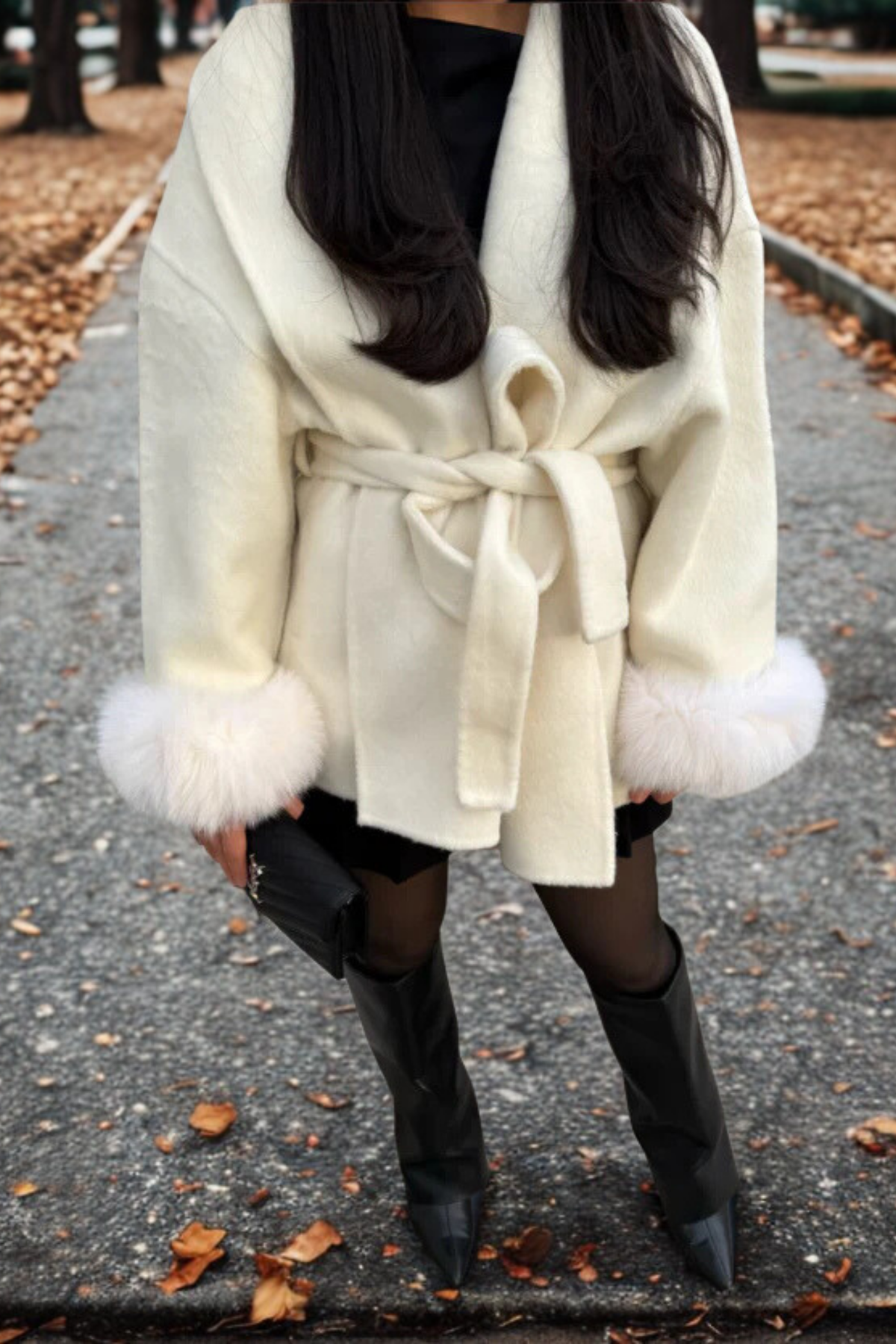Évelyne | Manteau Ceinturé à Manches en Fausse Fourrure