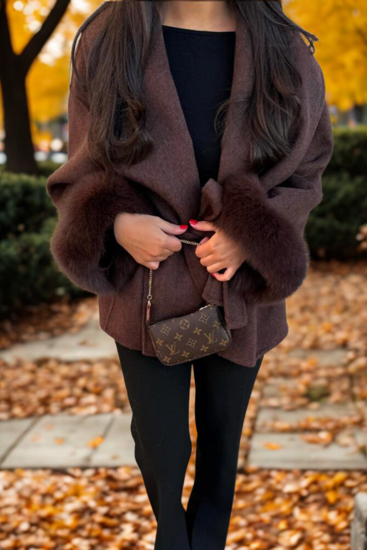 Évelyne | Manteau Ceinturé à Manches en Fausse Fourrure