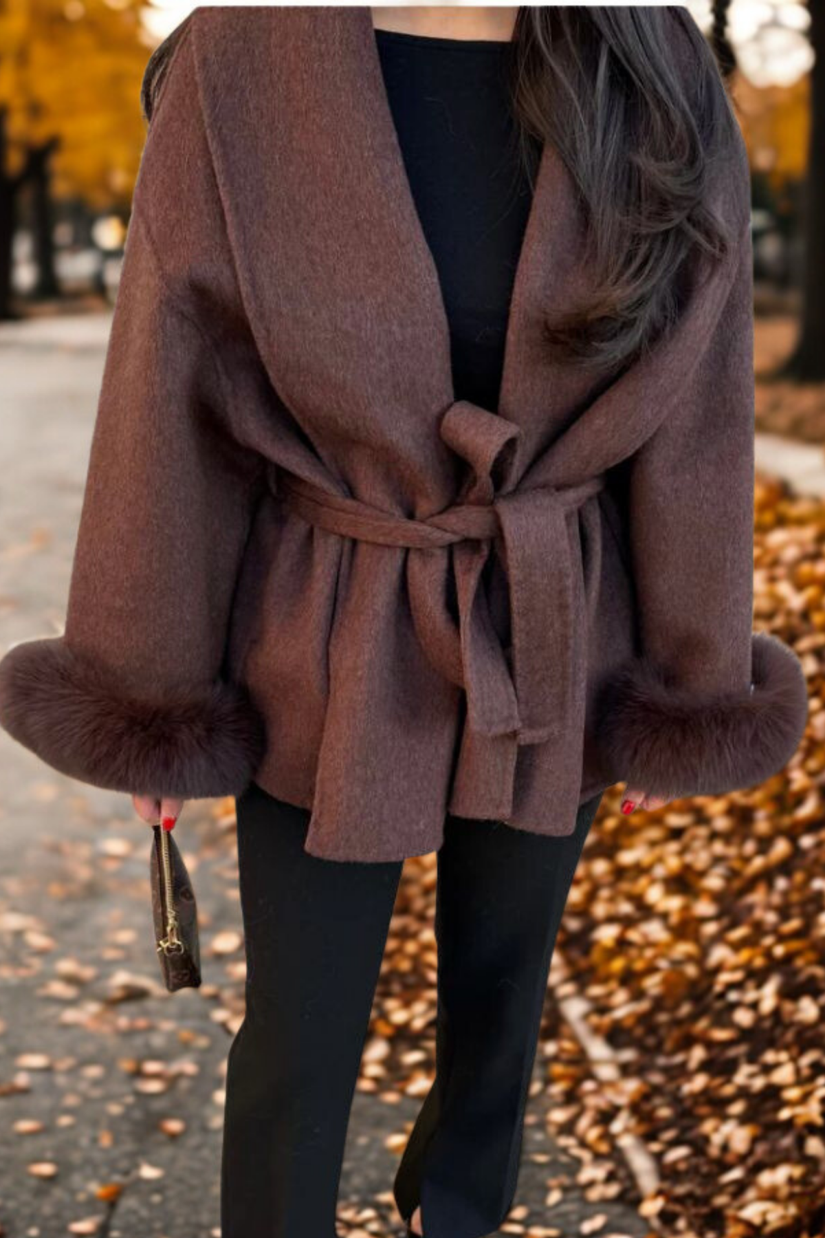 Évelyne | Manteau Ceinturé à Manches en Fausse Fourrure